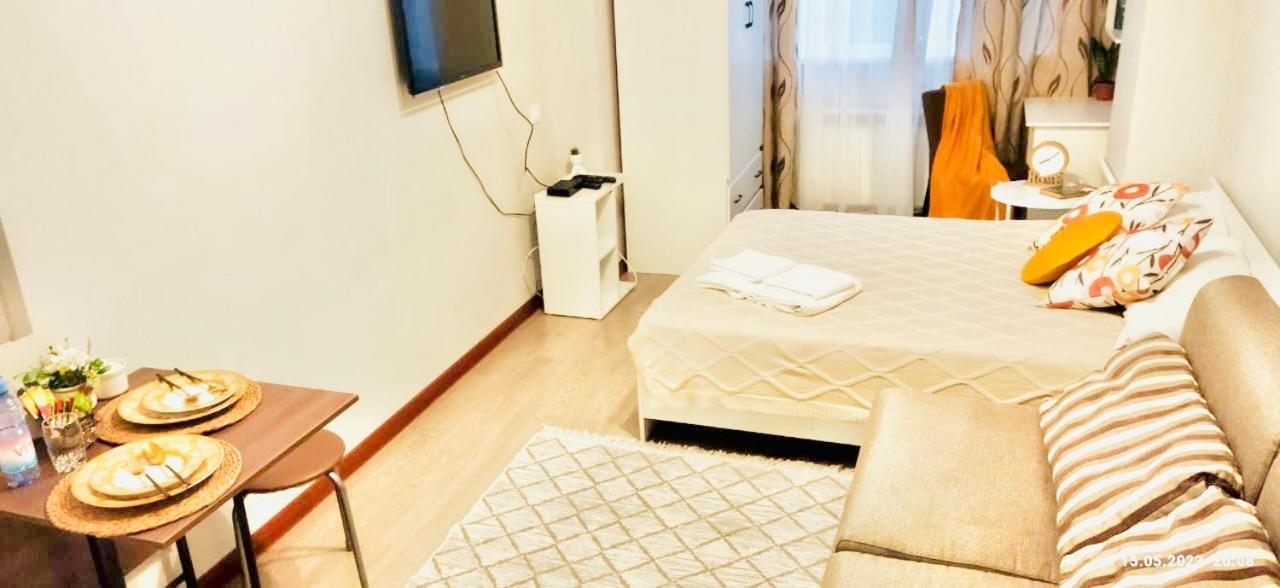 Like Home Apartments&Rooms Alma-Ata Buitenkant foto