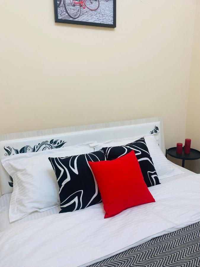 Like Home Apartments&Rooms Alma-Ata Buitenkant foto