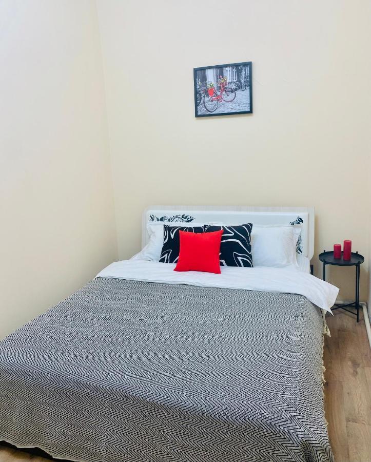 Like Home Apartments&Rooms Alma-Ata Buitenkant foto